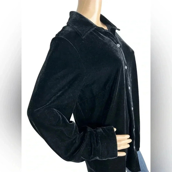 Croft And Barrow Black Velvet Plush Long Sleeved Collared Button Up Women Size M - Picture 4 of 10